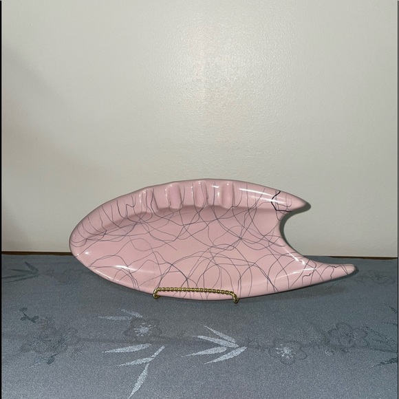 Shawnee Pottery Vintage 1950’s Atomic Boomerang Pink w/ Black Marbling. #407 - Picture 1 of 16